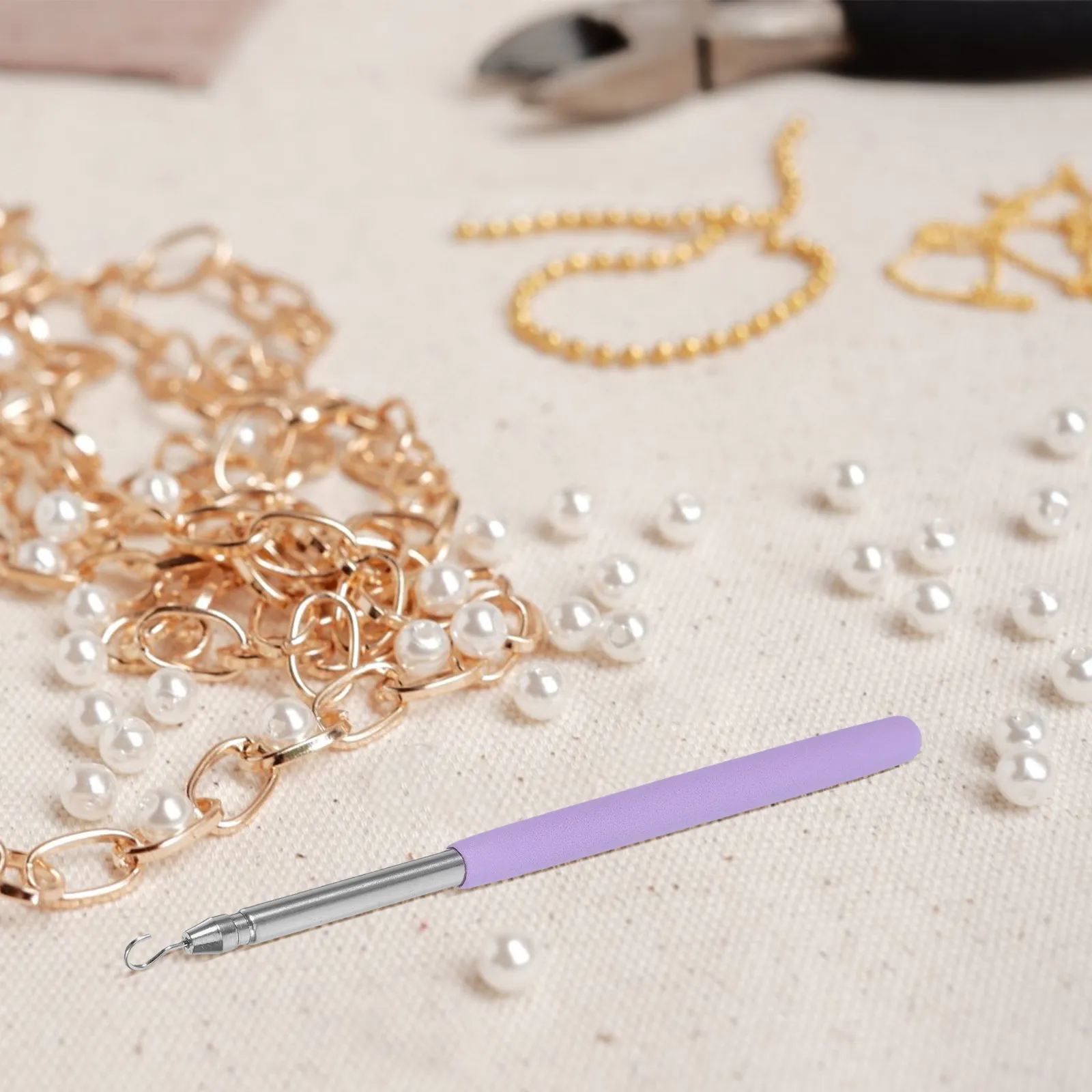 

Portable Bracelet Fastening Tool with Retractable Hook Helper for Women Smooth Operation Jewelry Adjustment and Protection