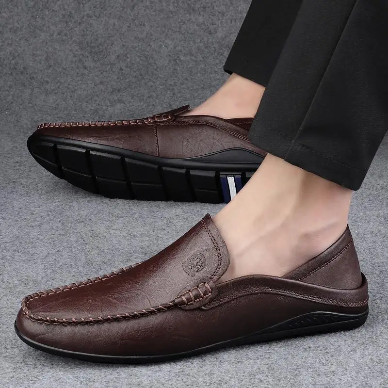 Suela de tendón de ternera de cuero, suela suave transpirable, zapatos de cuero informales, mocasines de piel de vaca de primera capa, amor perezoso para hombres