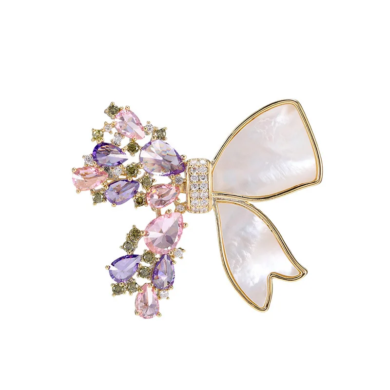 تتميز بروش القوس الراقية والمخصصة والمتميزة بإحساس بالتصميم وإكسسوارات بروش فاخرة وخفيفة