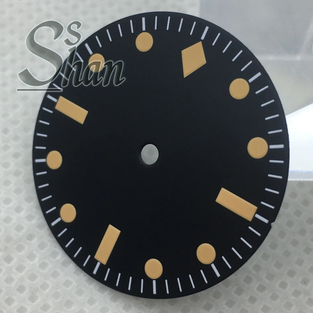 Tarcza zegarka vintage 29 mm jest połączona z mechanizmem automatycznym NH34 NH35 do wymiany części zegarka