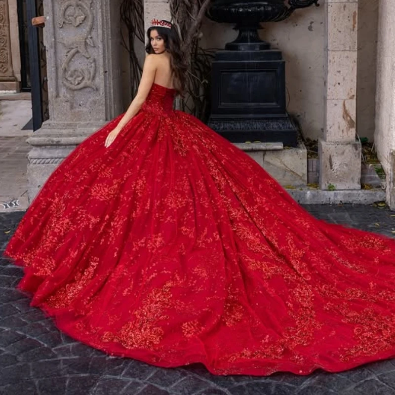 Czerwone Błyszczące Sukienki Quinceanera Suknia Balowa Odkryte Ramiona Aplikacje Koronka Koraliki Tiul Słodka Sukienka na 16 Urodziny Vestidos 15 De Anos