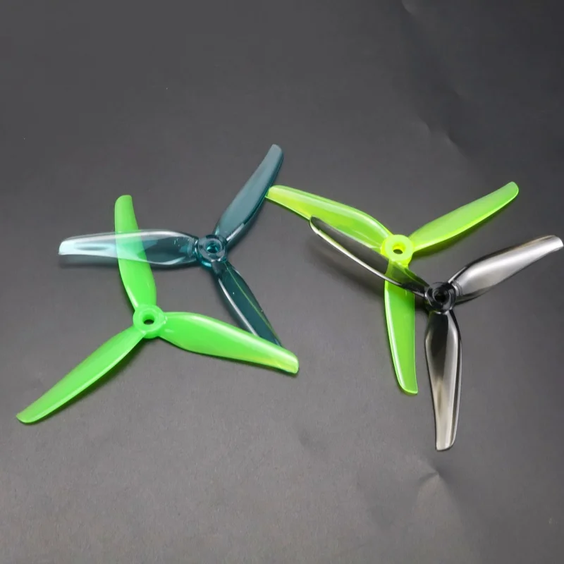 2 pares de hélices iFlight Nazgul F5 de tres aspas de 5 pulgadas con posición de orificio de 5 mm, adecuadas para drones de carreras con visión en primera persona de 5 pulgadas.