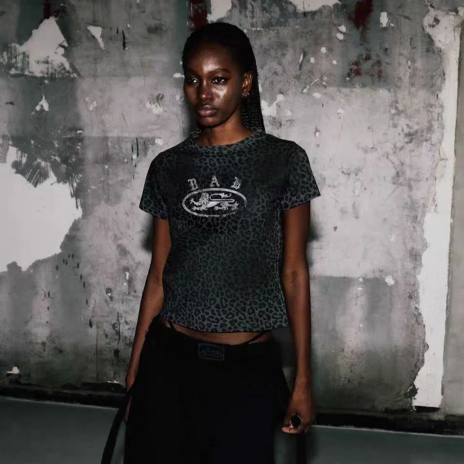 レトロアメリカンヒョウ柄レター半袖Tシャツストリートセクシーガール迷彩トップ男性と女性のための夏の綿ブレンド