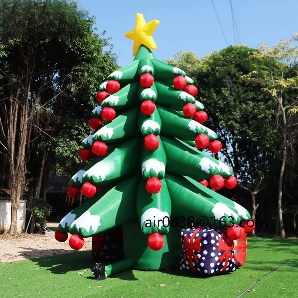 Vijf gelaagde opblaasbare kerstboom met ballen en geschenken Binnen Buiten Decoratie Grote kunstkerstboom voor vakantie