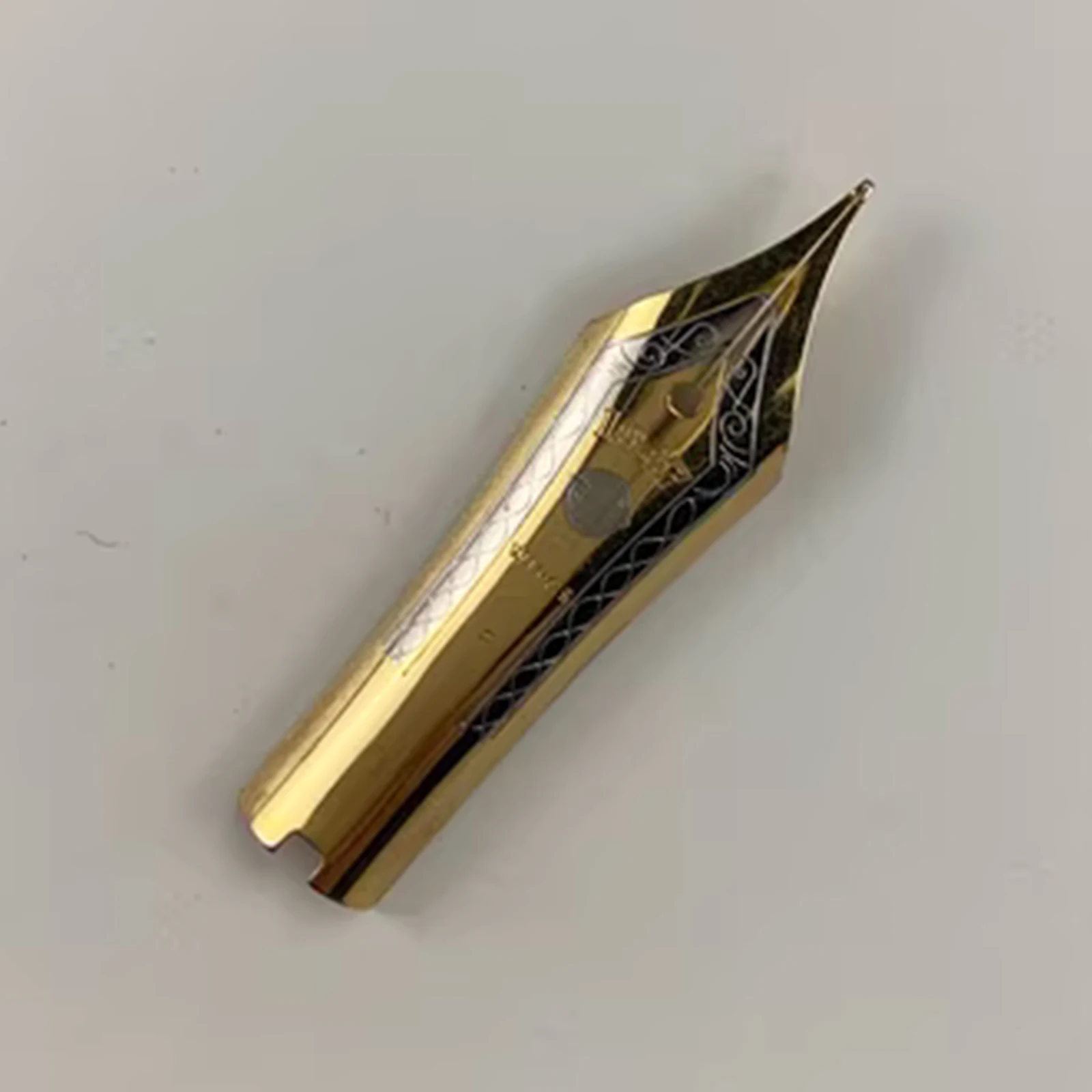 Neue Yong sheng 630 Harz kurze Füll federhalter Nr. 8 Iraurita feine Feder Kolben Gold Clip Stift Briefpapier Geschäft schreiben Geschenke Stifte