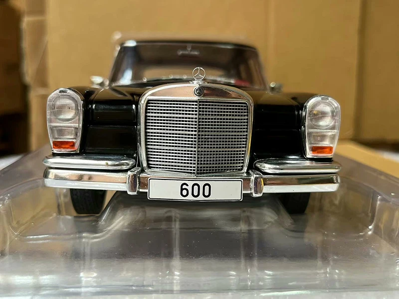 Diecast 1:18 Scale Benz 600 Simulation Alloy Car Model Toy Collectible Gifts Ornaments