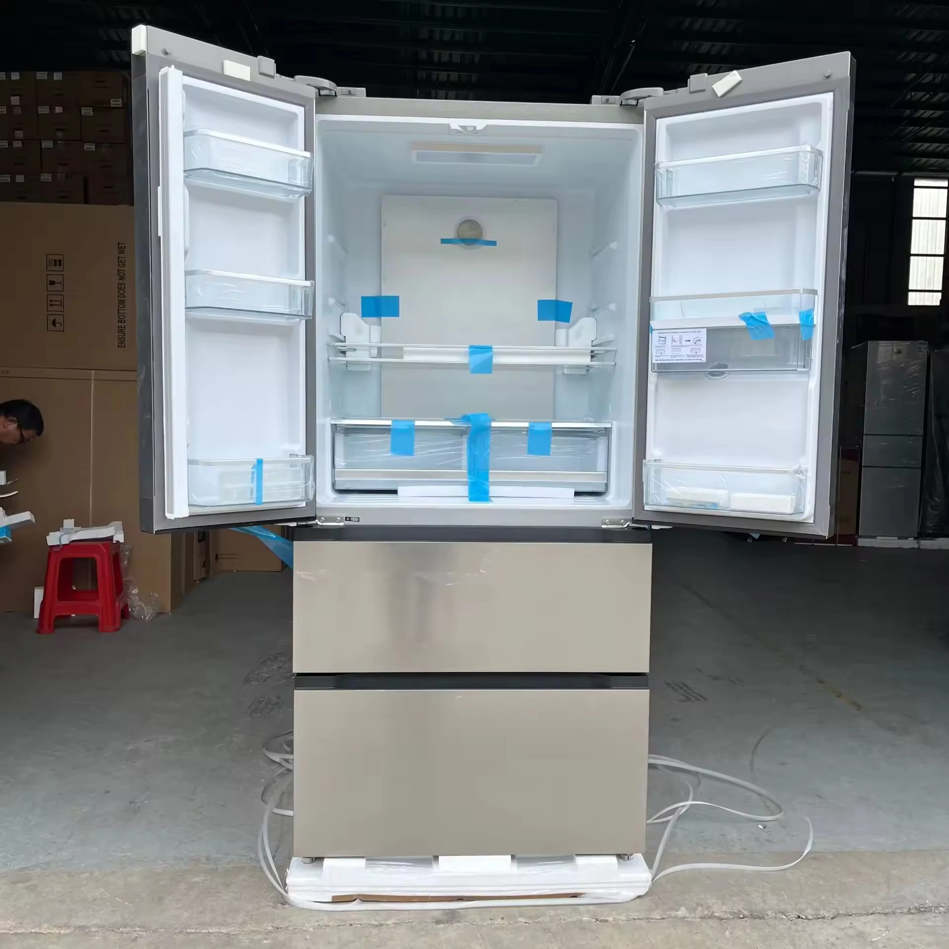 ثلاجة وفريزر ذكي بباب فرنسي 628 لتر ذو 4 أبواب - جهاز ذكي جنبًا إلى جنب مع صانع ICE