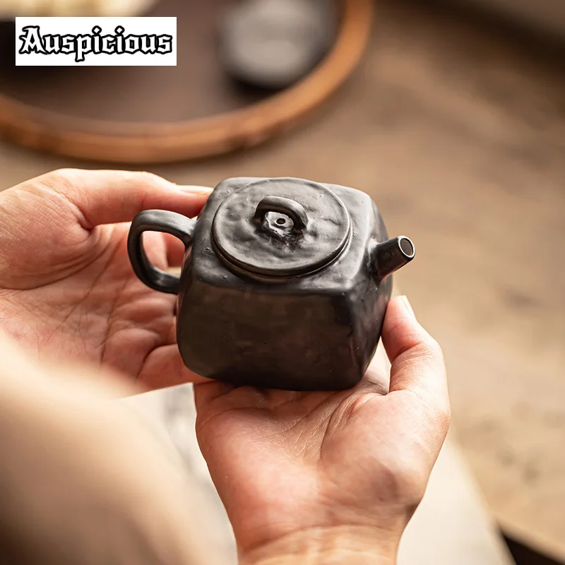 

160ml Japanese Powder Yin Black Teapot Handmade Coarse Pottery Pot Tea Brewing Kettle with Strainer Tea Services Ornaments Gifts