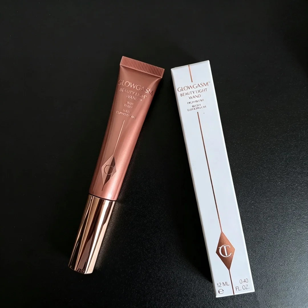 Charlotte Tilbury Contour Wand Lip Cheek Glow Matter Lippenstift Pinsel Fixierspray Make-up Aufbaubar Feuchtigkeitsspendend Langanhaltend Wasserfest