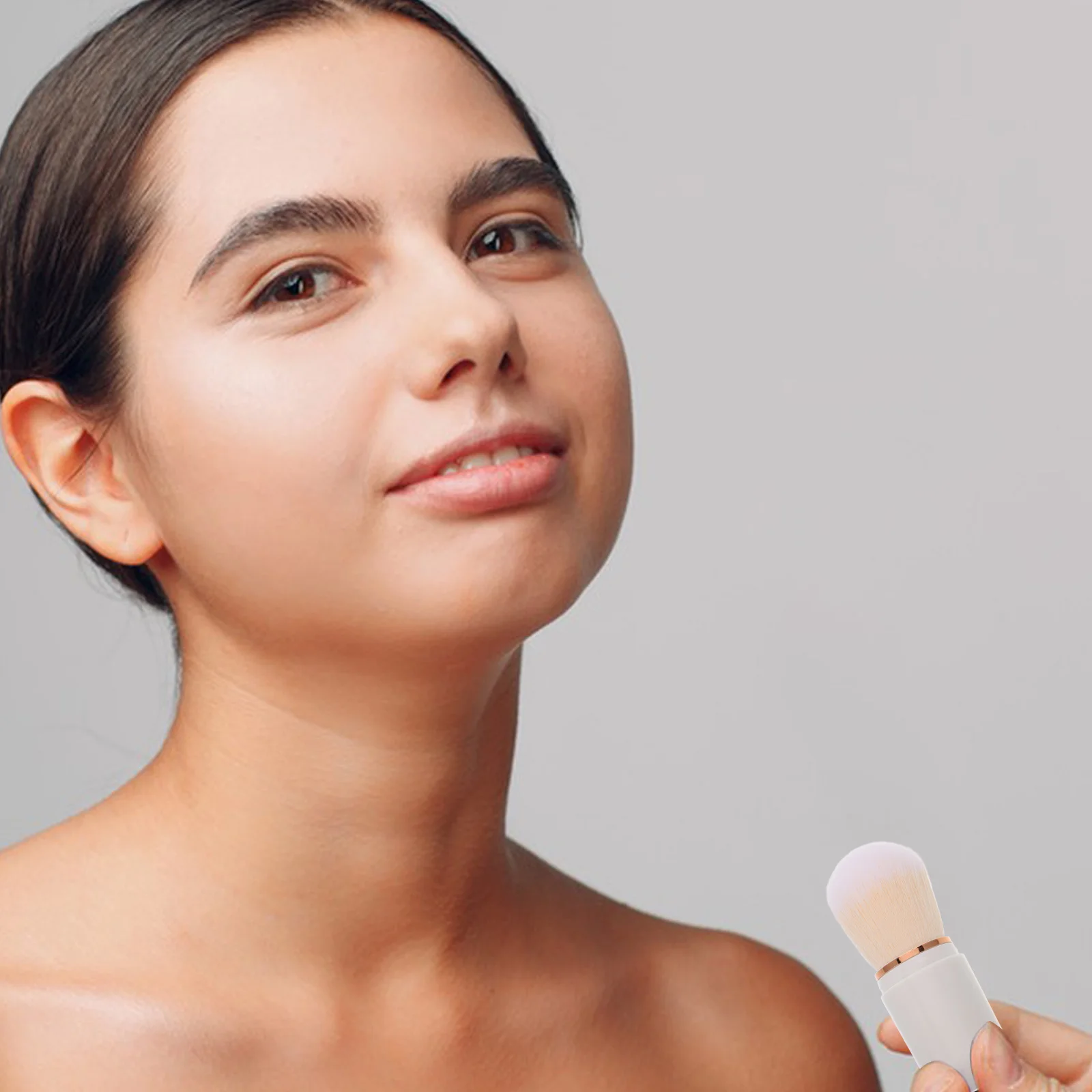 

Soft Bristles Retractable Makeup Brush Mini Blush Powder Foundation Brush Portable Travel Size Cheek Applicator Compact Design