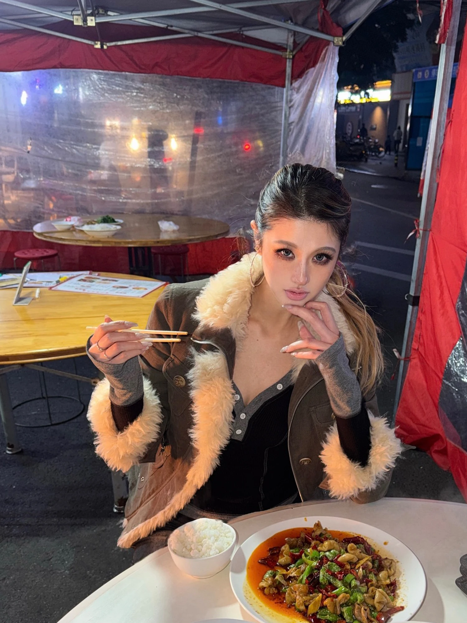 

Женская приталенная вельветовая парка с меховым воротником, рабочая куртка, короткое пальто на молнии, с длинными рукавами, хлопковая, весна-зима