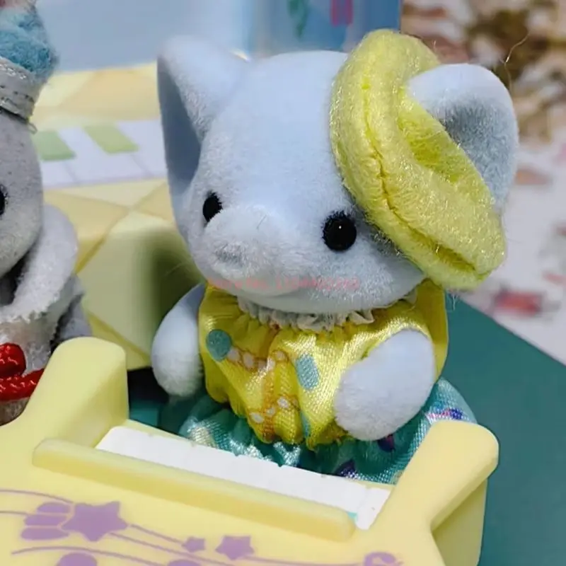 Hot Collectie Sylvanian Families Drum Muziek Concert Action Mini Figuur Pop Scène Metgezel Speelgoed Verzamel Decoratie Voor Kind Geschenken