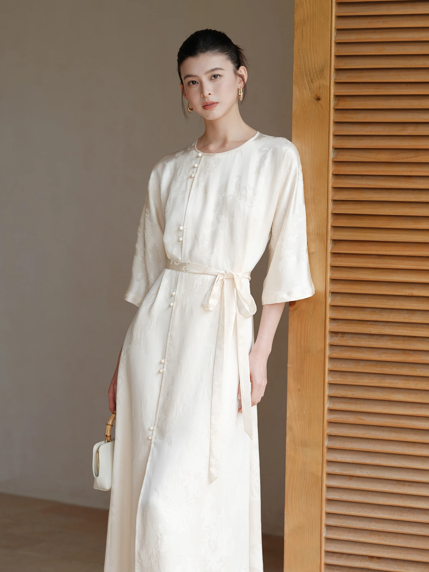 

Летнее китайское атласное платье-ципао с завязками на талии, длинное, женское, модное, с цветочной вышивкой, приталенное