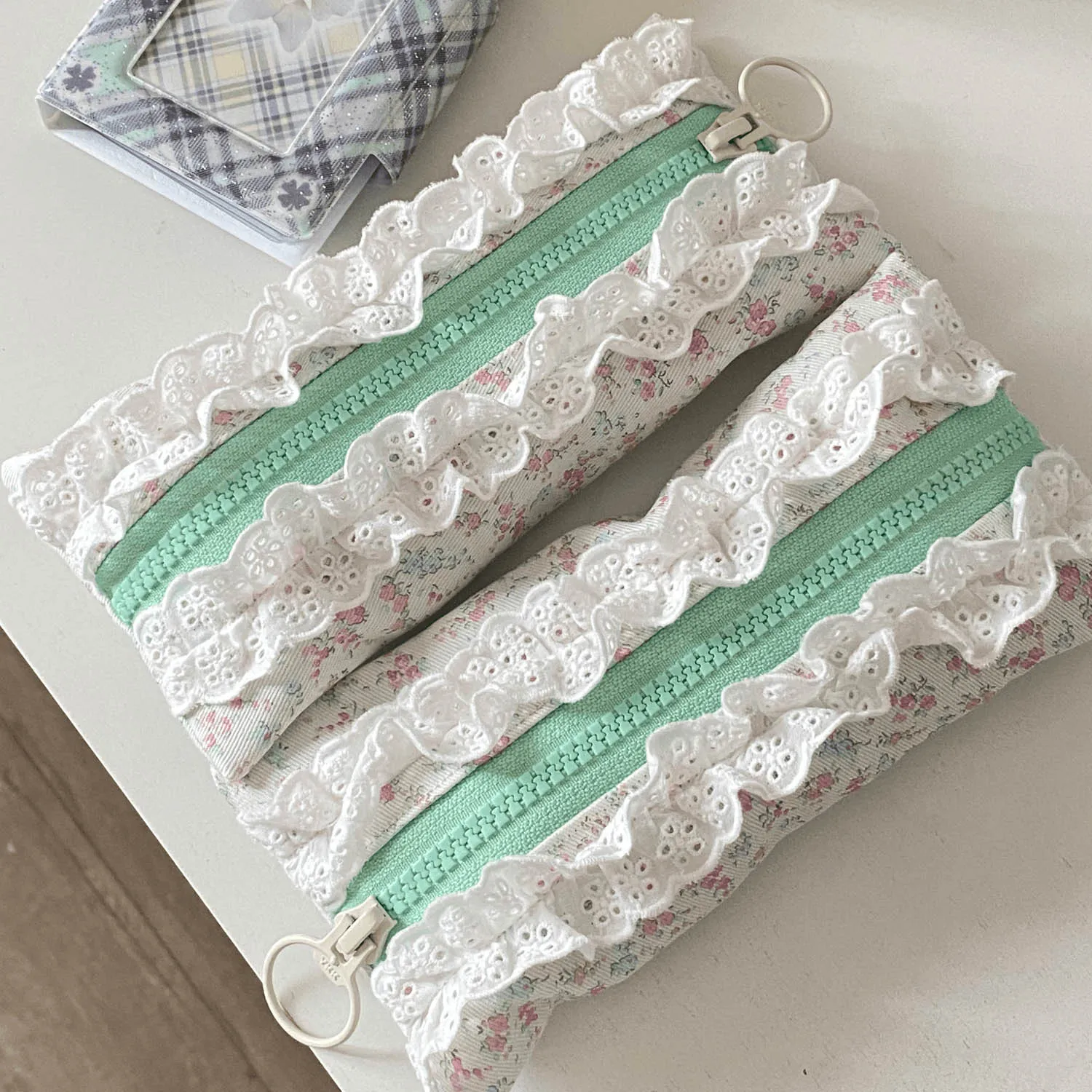Neues Federmäppchen im koreanischen Stil mit Blumenmuster, große Kapazität, tragbare Aufbewahrungstasche, exquisiter Organizer für Lippenstift und Kosmetik