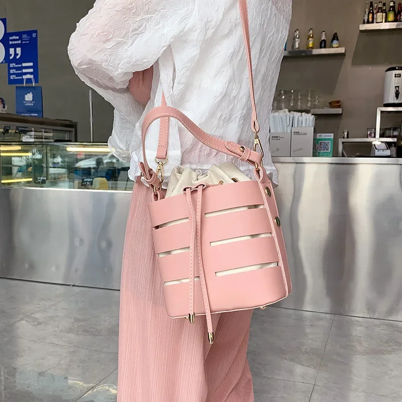 شخصية جوفاء خارج حقيبة يد بولي PU النسخة الكورية 2025 الربط الكتف Crossbody دلو حقيبة الصيف الرباط حقيبة شاطئية #5