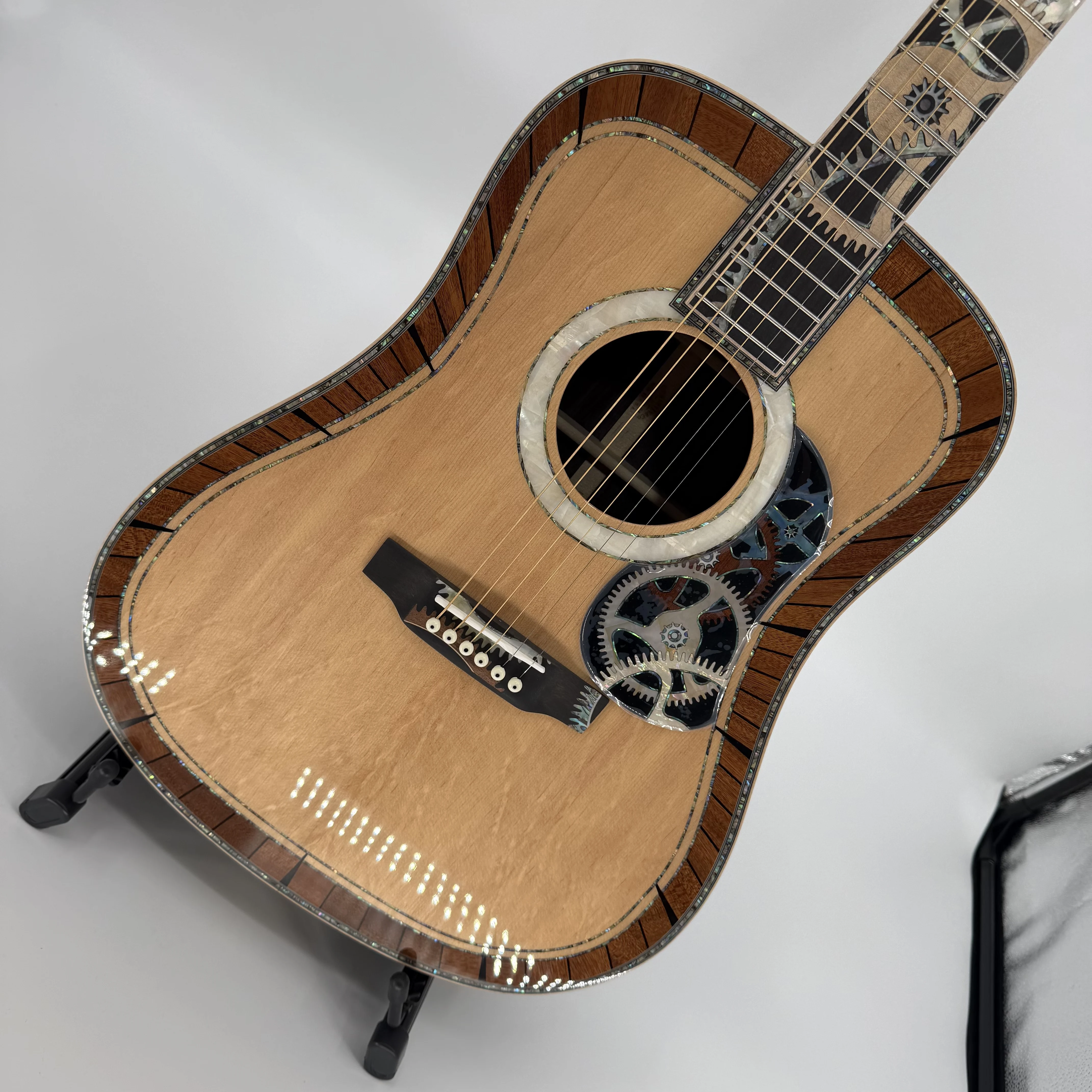 All solid wood 41 inch D200 series solid wood bear claw pattern panel, rose wood back side panel, 6-string acoustic guitar