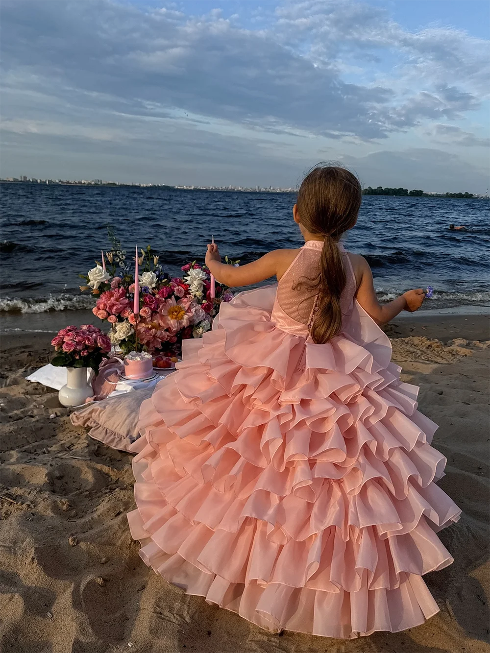 Prinses bloemenmeisjesjurk voor bruiloft lichtroze gelaagde ruches mouwloos kind eerste eucharistische verjaardagsfeestjurk