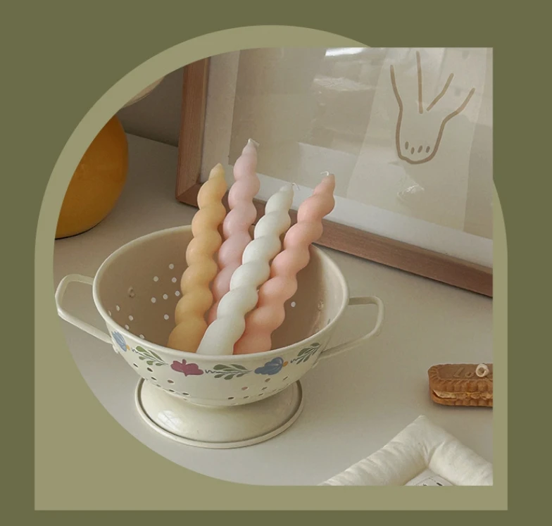 

Twisted spiral wax, niche atmosphere, fragrance gift Handmade long pole shaped cross-border Scented candles