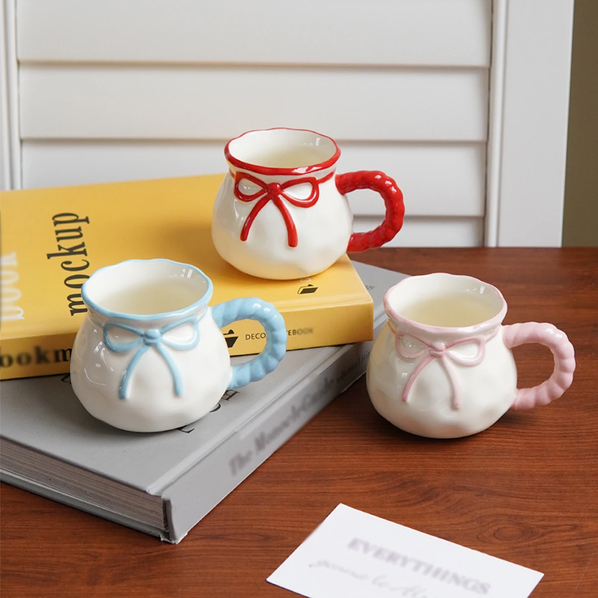 1Pc Ceramic Cup with Bowknot Design, Small Capacity Coffee Cup with Bowknot Handle, Household Daily Drinking Cup, Suitable for Afternoon Tea and Black Tea, Suitable for Espresso Cups in Restaurants and Cafes, Gift for Giving