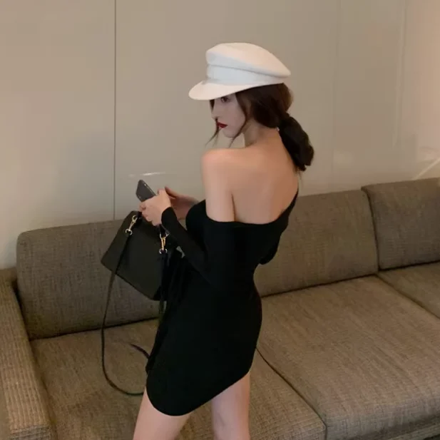 Design sensoriel sacs à épaules dénudées robe de hanche nouvelle jupe à manches longues de tempérament mince