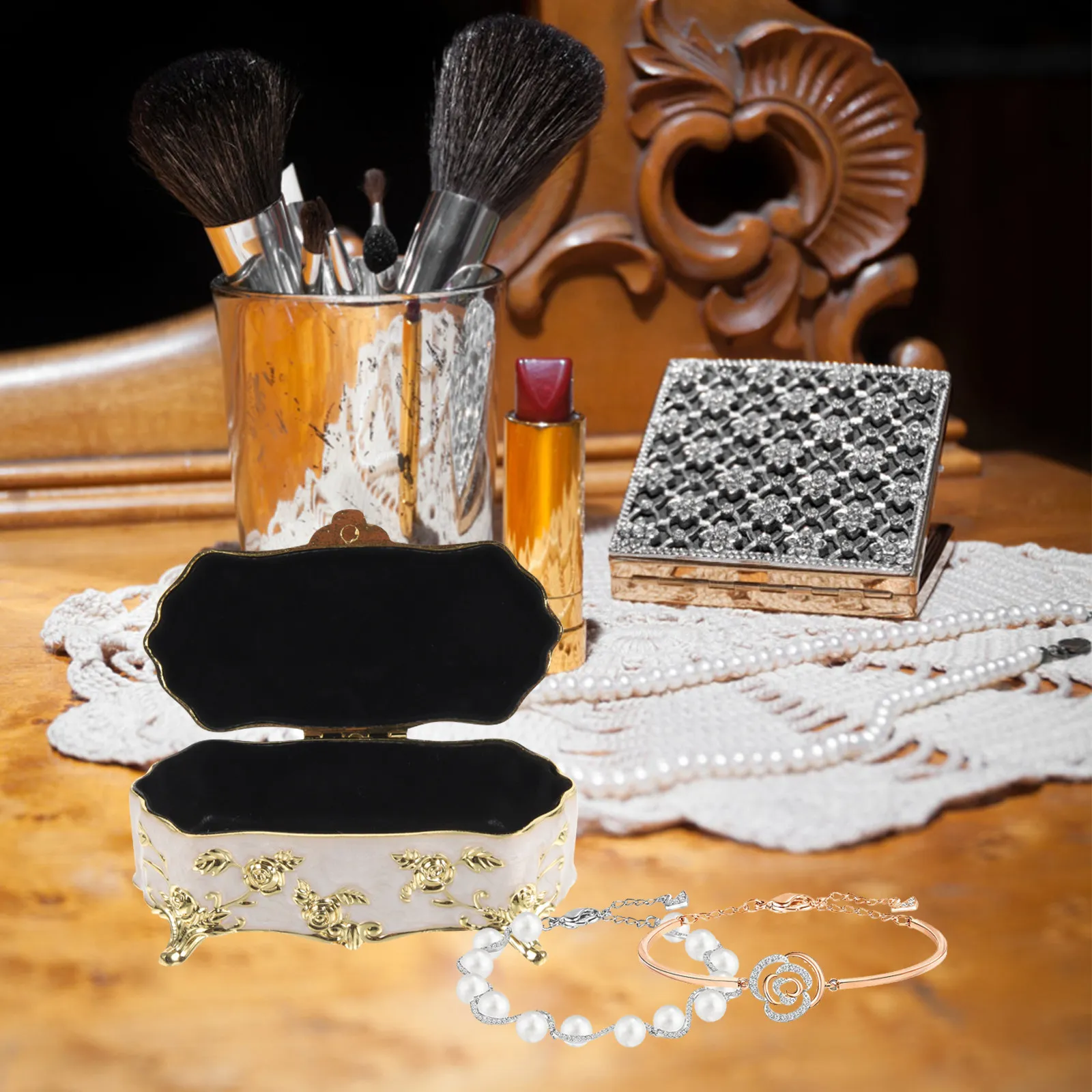 

Vintage Embossed Treasure Chest Jewelry Box Wear-Resistant Alloy Trinket Organizer Decorative Earring Necklace Storage Case