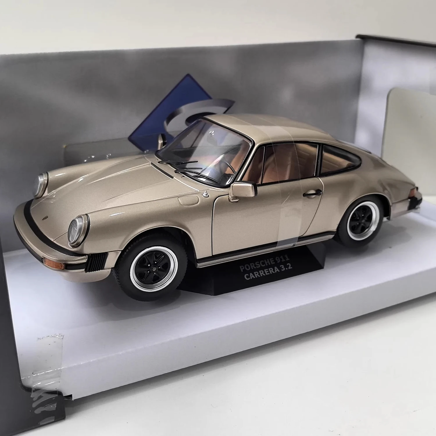 

SOLIDO 1:18 Scale Diecast Alloy 1977 Porsche 911 Carrera 3.2 Toys Sports Cars Model Classics Adult Souvenir Gifts Static Display