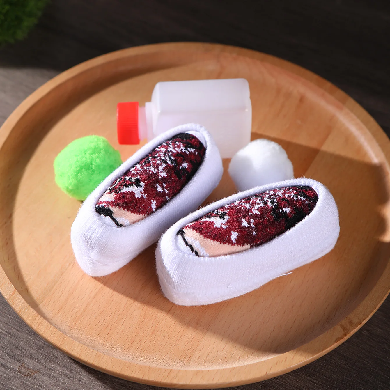 1 Pair of Mid-Calf Socks for Men and Women, Novelty and Fun Colorful Salmon Sushi Gift Box Socks, European and American Fashion Trendy Style, Comfortable and Breathable, Party Casual Novelty Gifts, Valentine's Day, Christmas, Santa Claus, Autumn and Winter Styles, All-Season Cute and Fun Socks