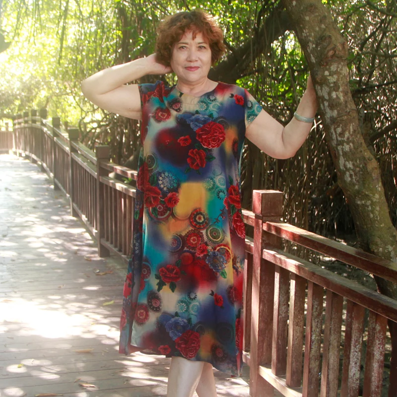 فستان قطني كتاني مطبوع بمقاس أكبر يصل إلى الركبة، فضفاض وعصري للنساء في منتصف العمر وكبار السن