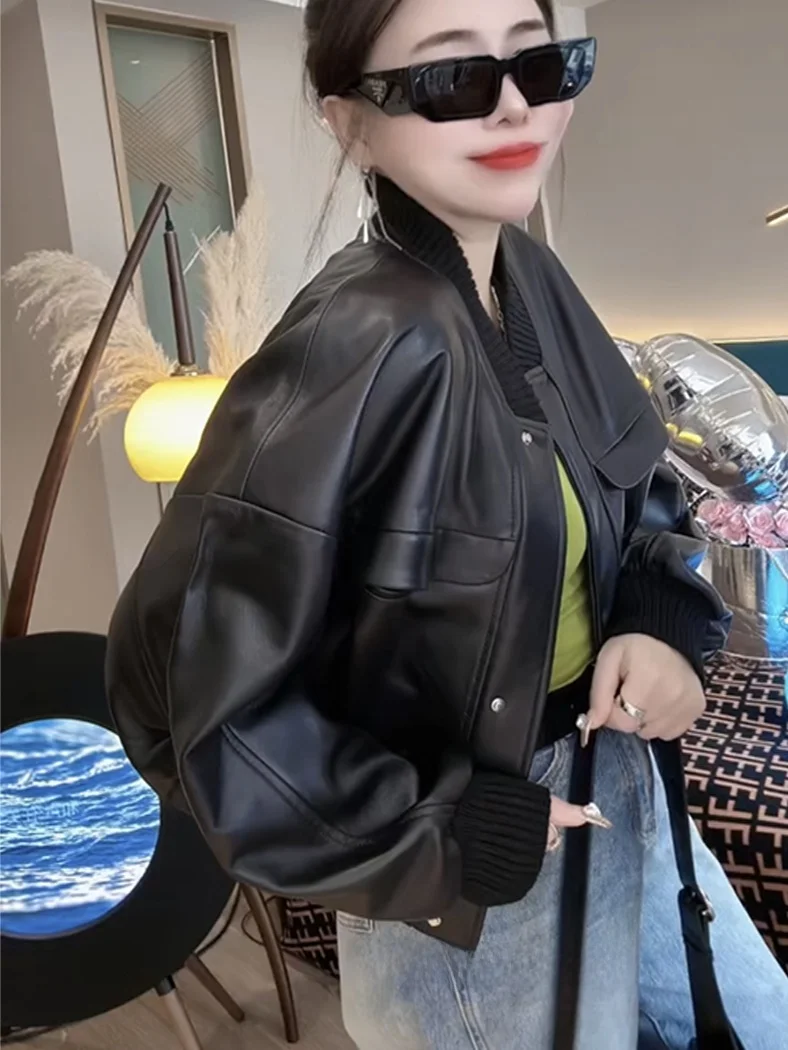 เสื้อแจ็คเก็ตเบสบอลหนังแท้ทรงหลวมสำหรับผู้หญิง รุ่น New Street Sle หนังวัวแท้ ทรงสลิม ทันสมัย ปิดซิป แขนยาว