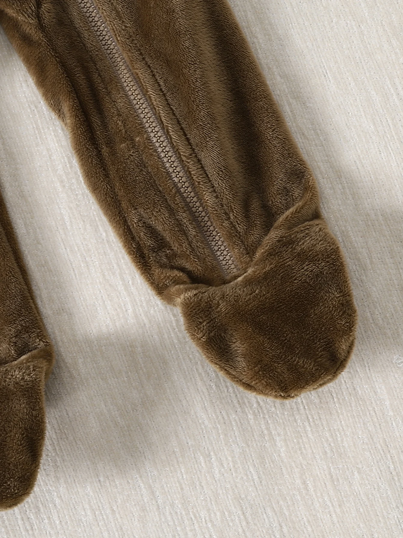 1 Stück Baby-Winter-Flanell-Strampler mit Füßen, Niedlicher Bärenohren-Kapuzenanzug mit Vollreißverschluss, Warmer Einteiler für 0-18 Monate – Detail 6