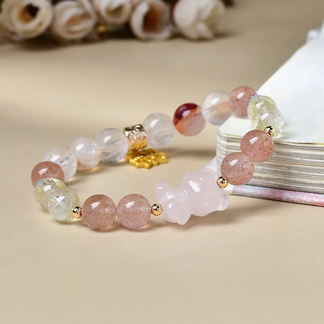

Natural White Crystal Strawberry Crystal Red Glue Flower Bracelet Women's Light Luxury Fashion Lucky Bracelet