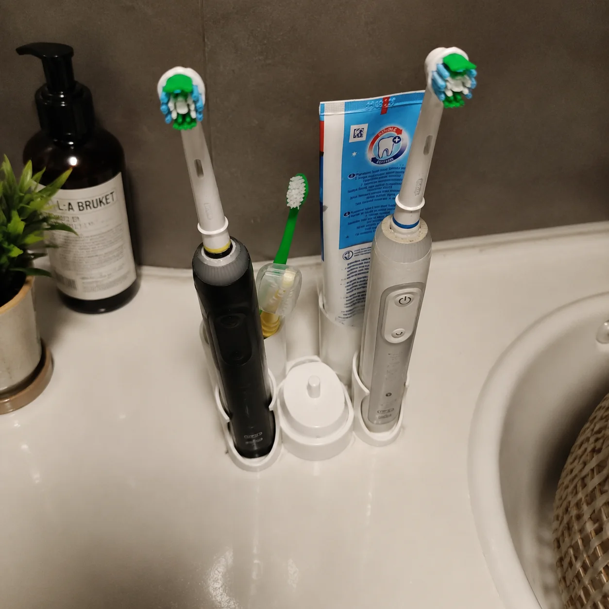 Electric Toothbrush Holder Compatible with Oral-B, 2 Slot Bathroom Organizer Stand with Charging Base Storage
