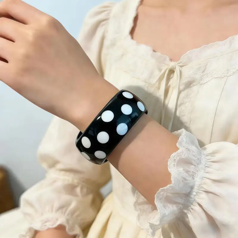 Resin Bangle 1Pcs European Style Retro Luxury Black White Spotted Round Bracelet Nice Gift for Female Colleagues