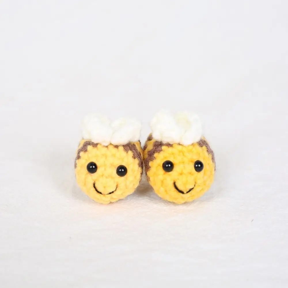 Niedliche handgefertigte Cartoon-Bienen-Anhänger, fertiges Produkt, handgemachte Häkel-Schlüsselanhänger, gewebte Kawaii-Strick-Insekten-Tiere – Detail 2