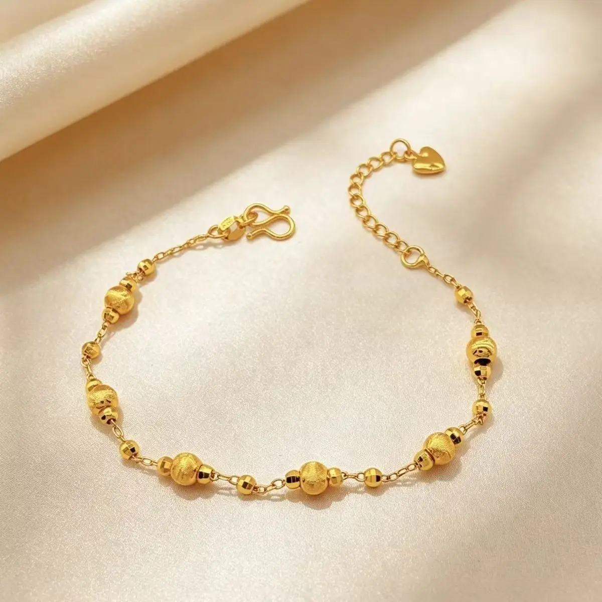"Luxurious 24K gold wire-drawn cat's eye dancing beads bracelet with flashing princess lucky beads"