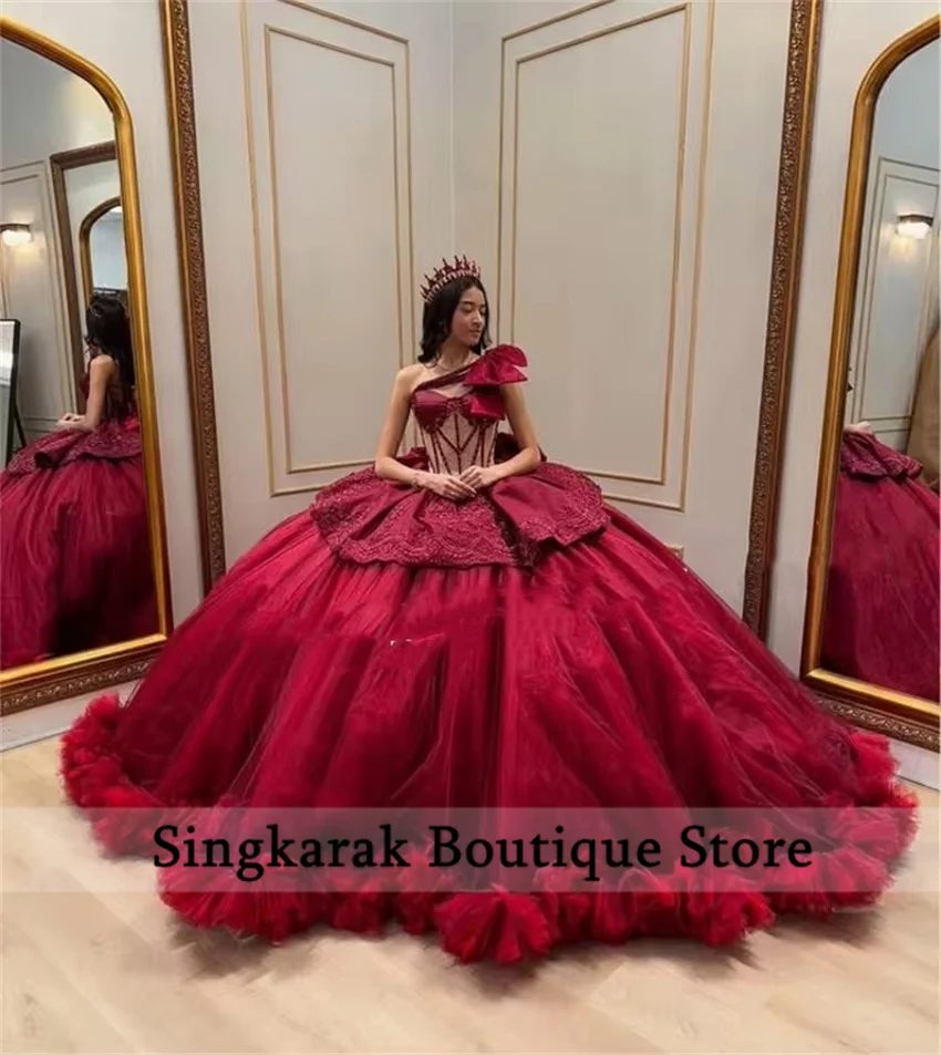 

2025 Luxury Burgundy Princess Quinceanera Dress One Shoulder Sleeve Ruffle Lace Ball Gowns Sweet 16 Party Gown Customized