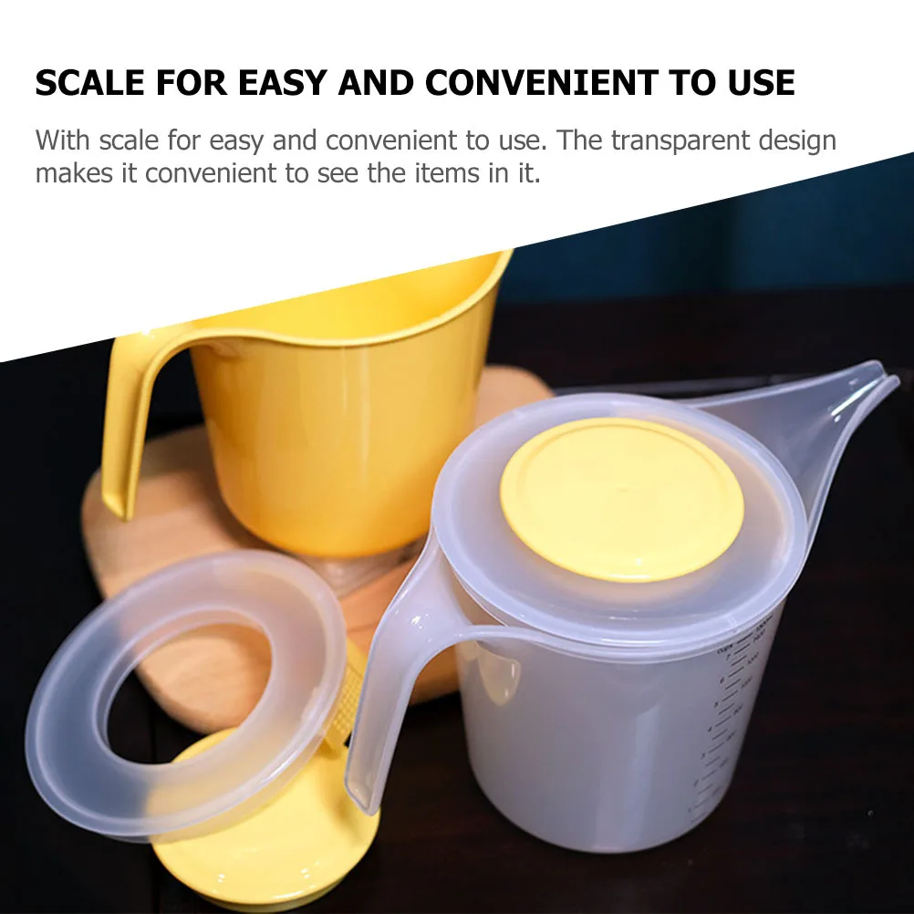 

Clear Plastic Measuring Cup DIY Baking Accessory with Side Handle for Comfortable Grip and Precise Measurement