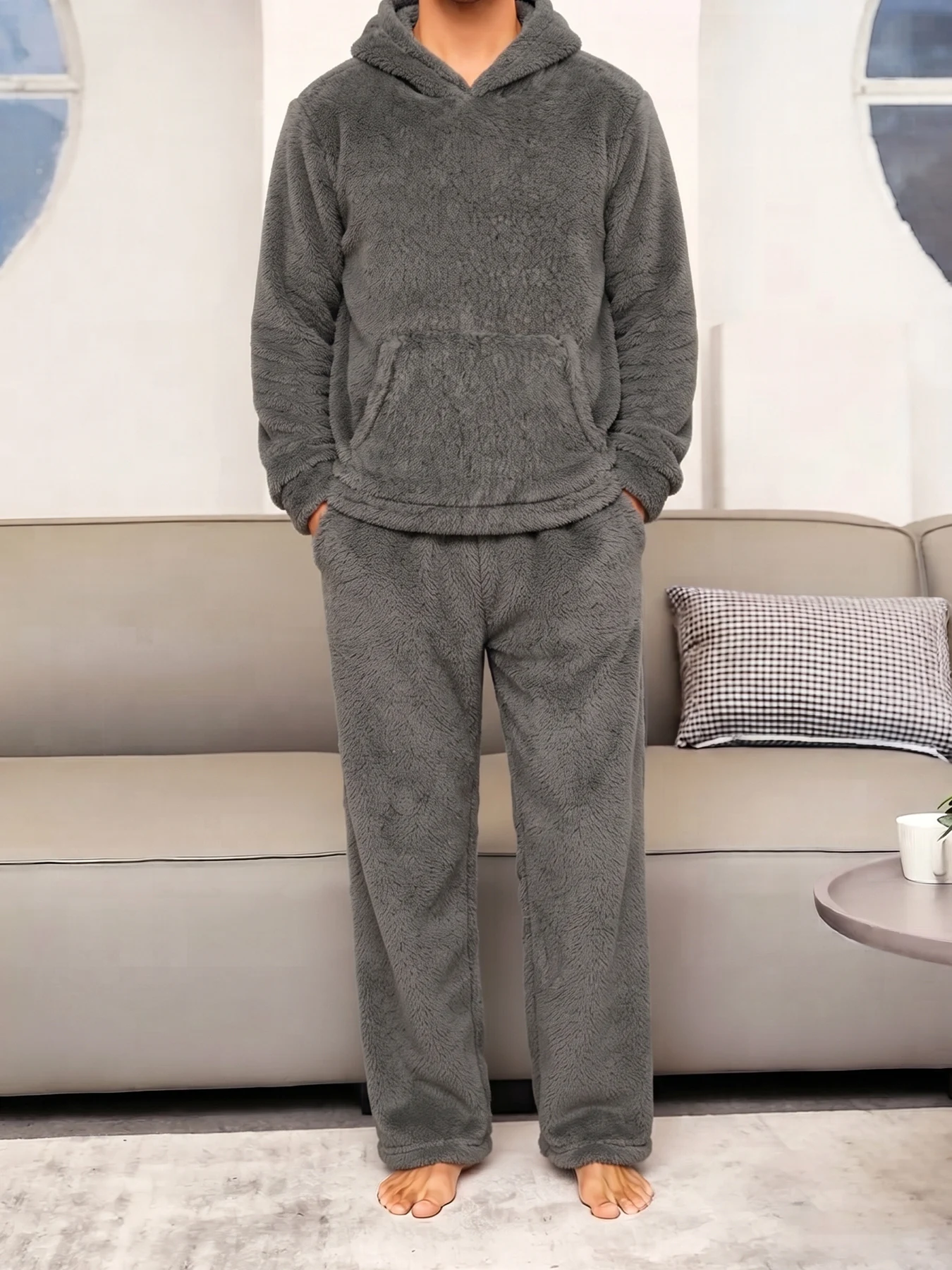 Ensemble deux pièces pour homme, sweat-shirt à capuche et pantalon en peluche de couleur unie gris foncé, costume de sport chaud et épais avec poche kangourou, tenue décontractée ample de style streetwear pour l'intérieur et l'extérieur