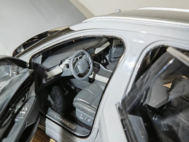 オリジナル・リンカーン・ナビゲーター・モデル・ノーチラス2023オフロード車1:18合金製カーモデル在庫あり