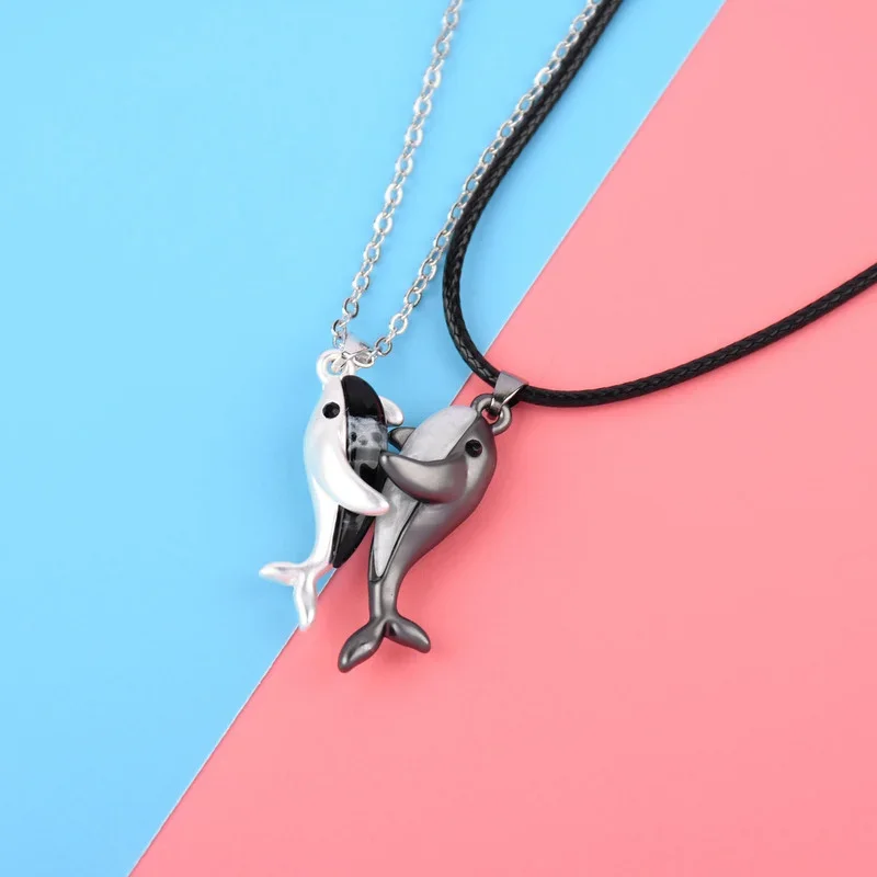 Lovecryst 2Pcs/set Magnetic Couple Love You Whale Pendant Necklace for Men Women Wedding Lovers Necklace Valentine\'s Day Gift