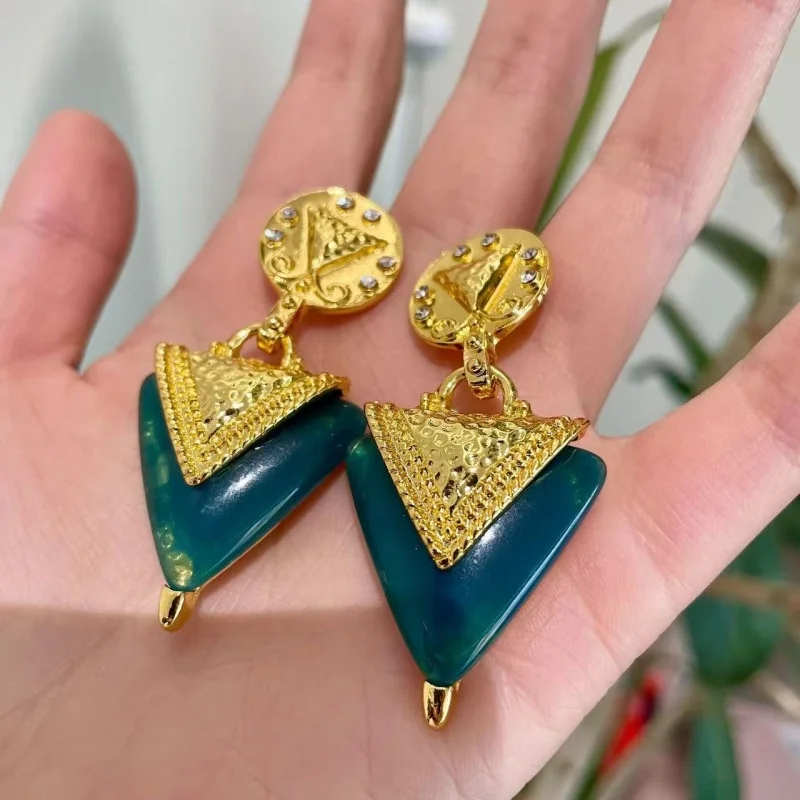 

French Vintage Court Style Metal Earrings for Women Triangular Green Gemstone Studs Exaggerated Diamond-Encrusted Gold Dangle Ea