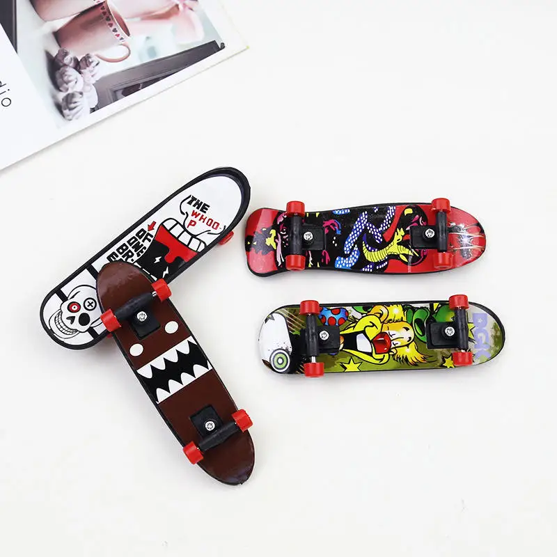 Creative Fingertip Plastic Finger Scooter Alloy Bracket