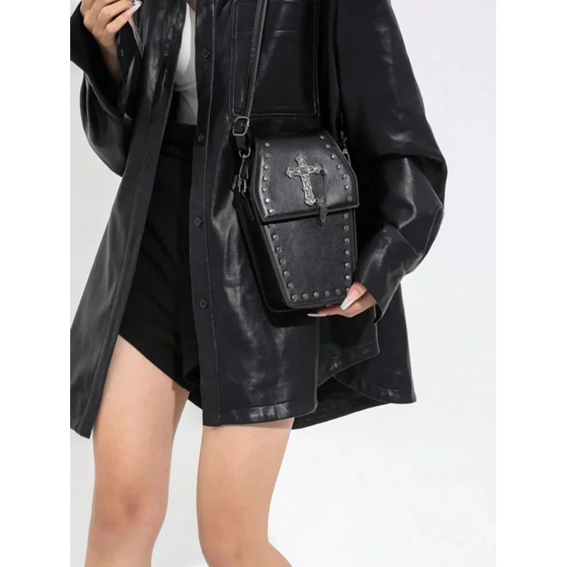 محفظة نعش كروس على الطراز القوطي - حقيبة مبتكرة من الجلد الصناعي للحفلات #1