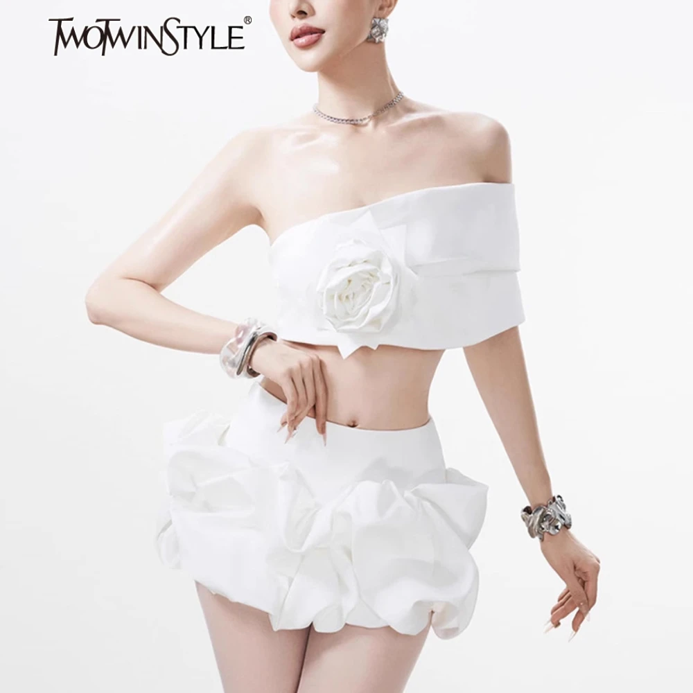 

TWOTWINSTYLE однотонный утягивающий комплект из двух предметов для женщин с разрезом на шее и открытыми плечами, сращенный топ с 3D цветами, лоскутная складная юбка, женская