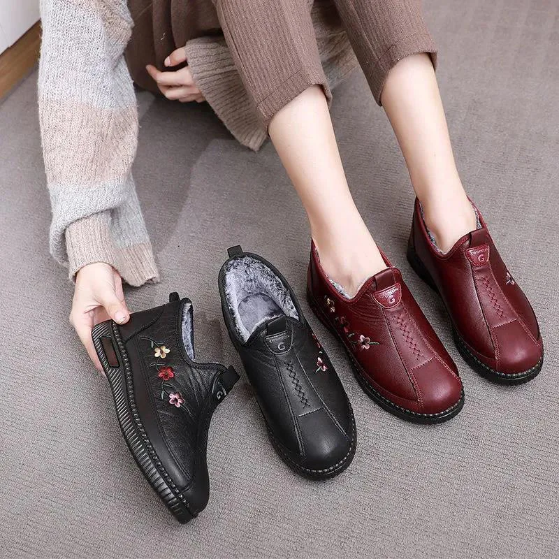 New Women Vulcanize Shoes  New Winter Casual Slip On Fur Shoes for Women Waterproof Plush Print Shallow Mom Loafer Zapatos Mujer