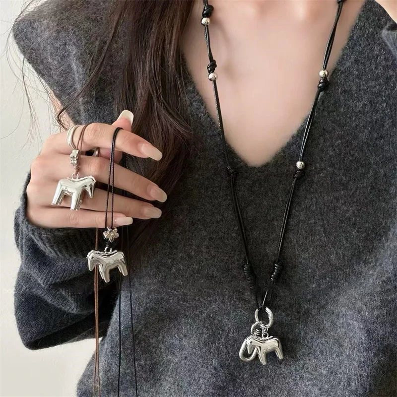 Tassel Horse Pendant Necklace Fashionable Minimalist Sweater Chain Accessory for Parties And Travel