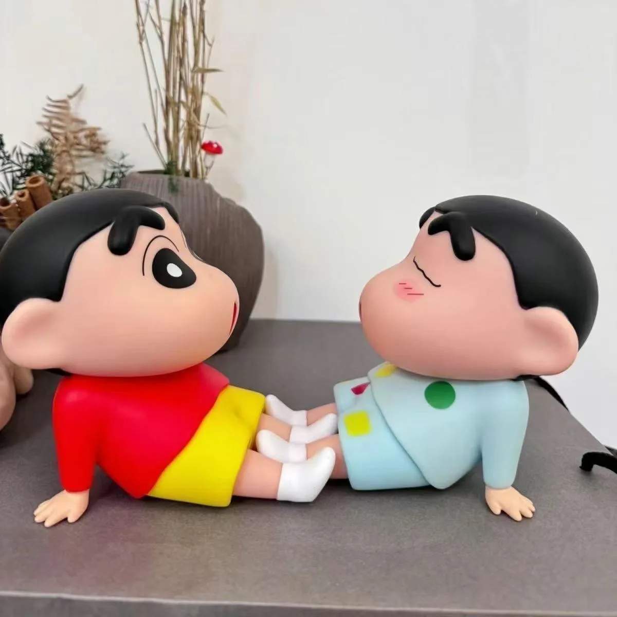 Crayon Shin-Chan Figures Phone Holder Kawaii Anime Desktop Ornaments Cartoon Watching TV Phone Support Cute Doll Decoration Gift