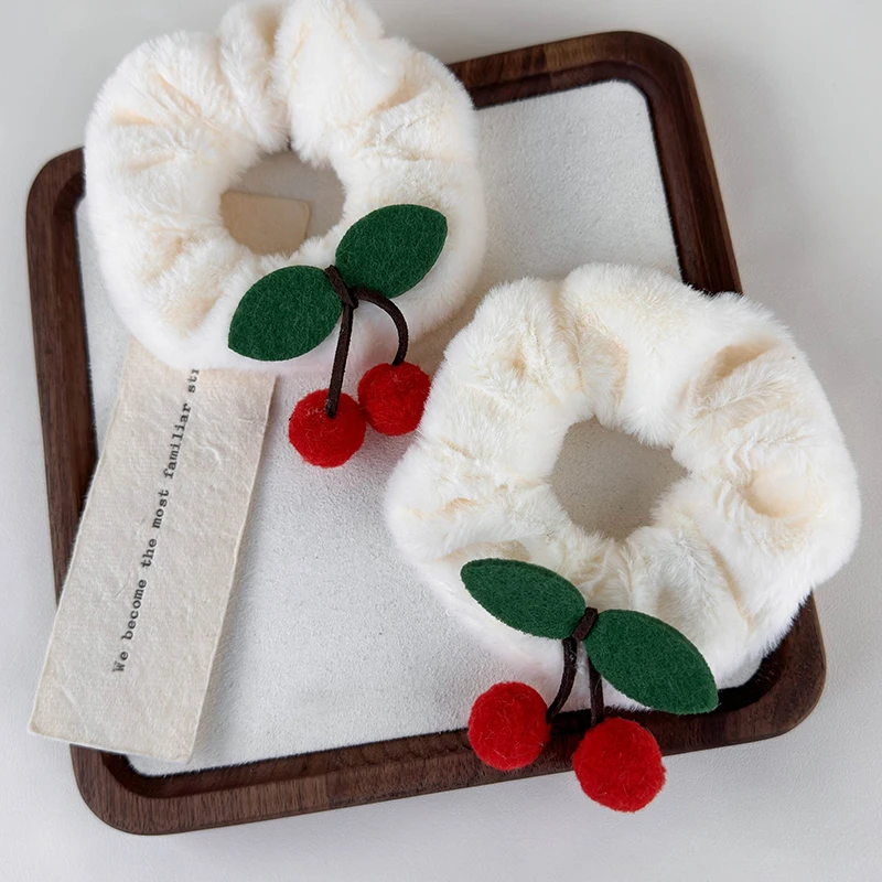 Weihnachts-Haargummis mit roter Plüschschleife, niedliche kirschförmige Haargummis, Haarschmuck im Woodland-Stil