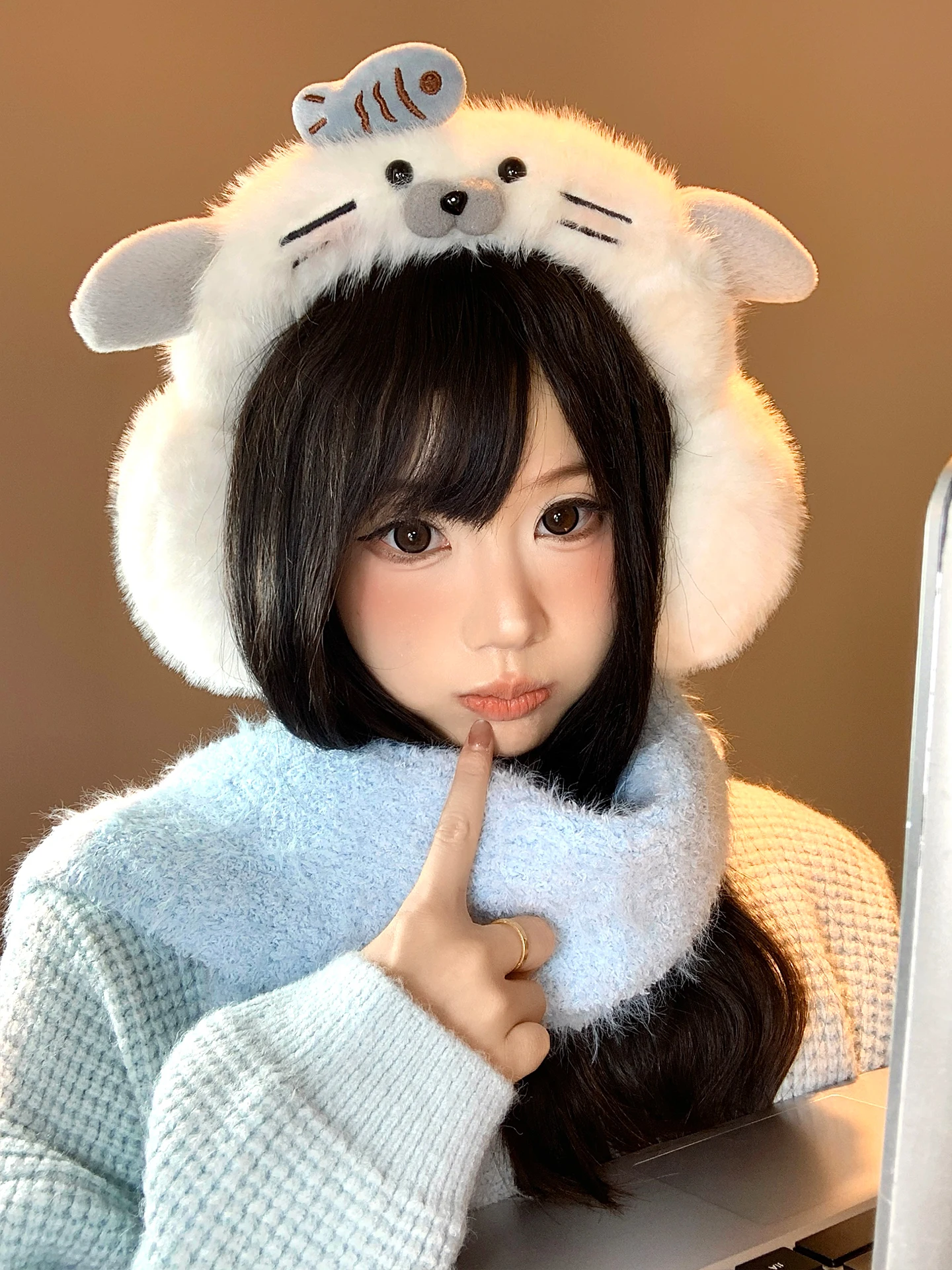thickened-seal-cartoon-plush-ear-muffs-women's-winter-fashionable-versatile-warm-protective-ear-pads-for-outdoor-sports