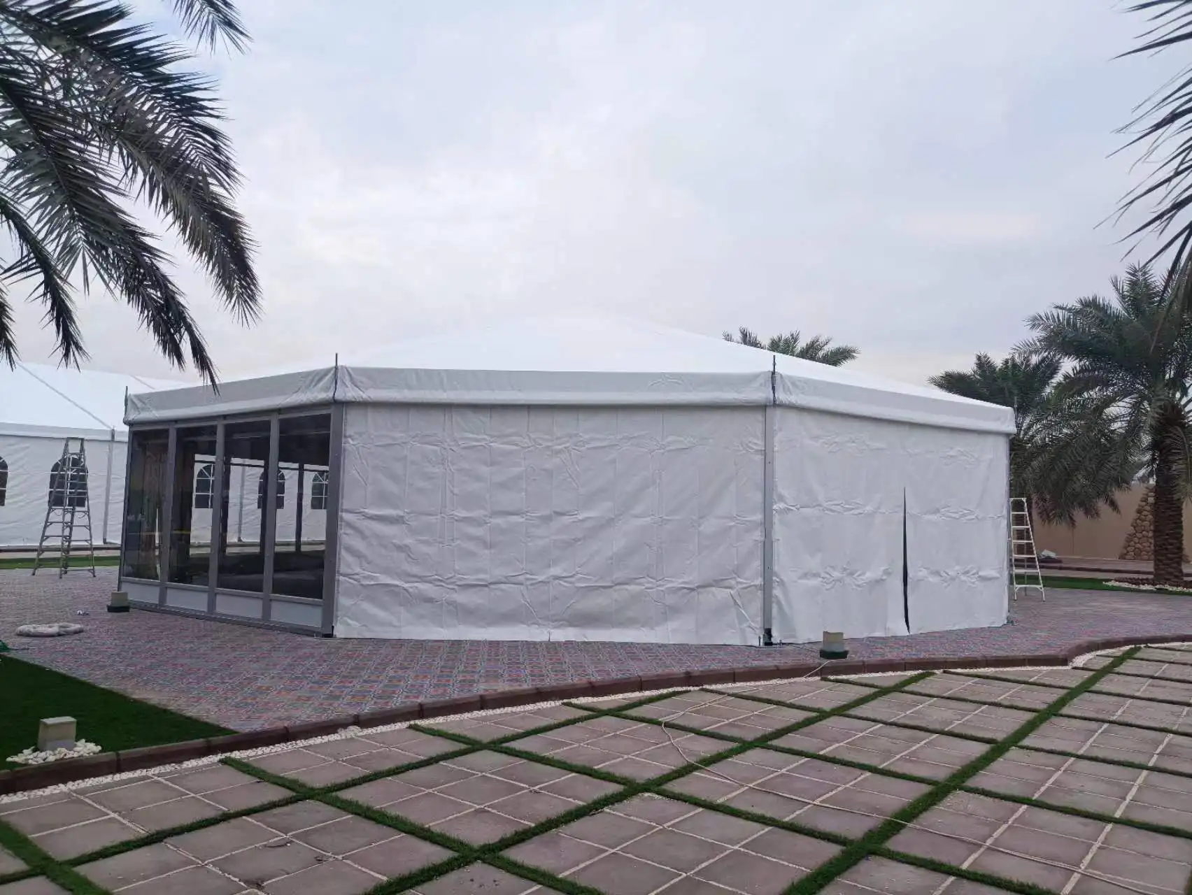 Custom Large Decagonal Marquee Tent Luxury Aluminum Frame Waterproof Outdoor Wedding Party Event Polygon Tent Design